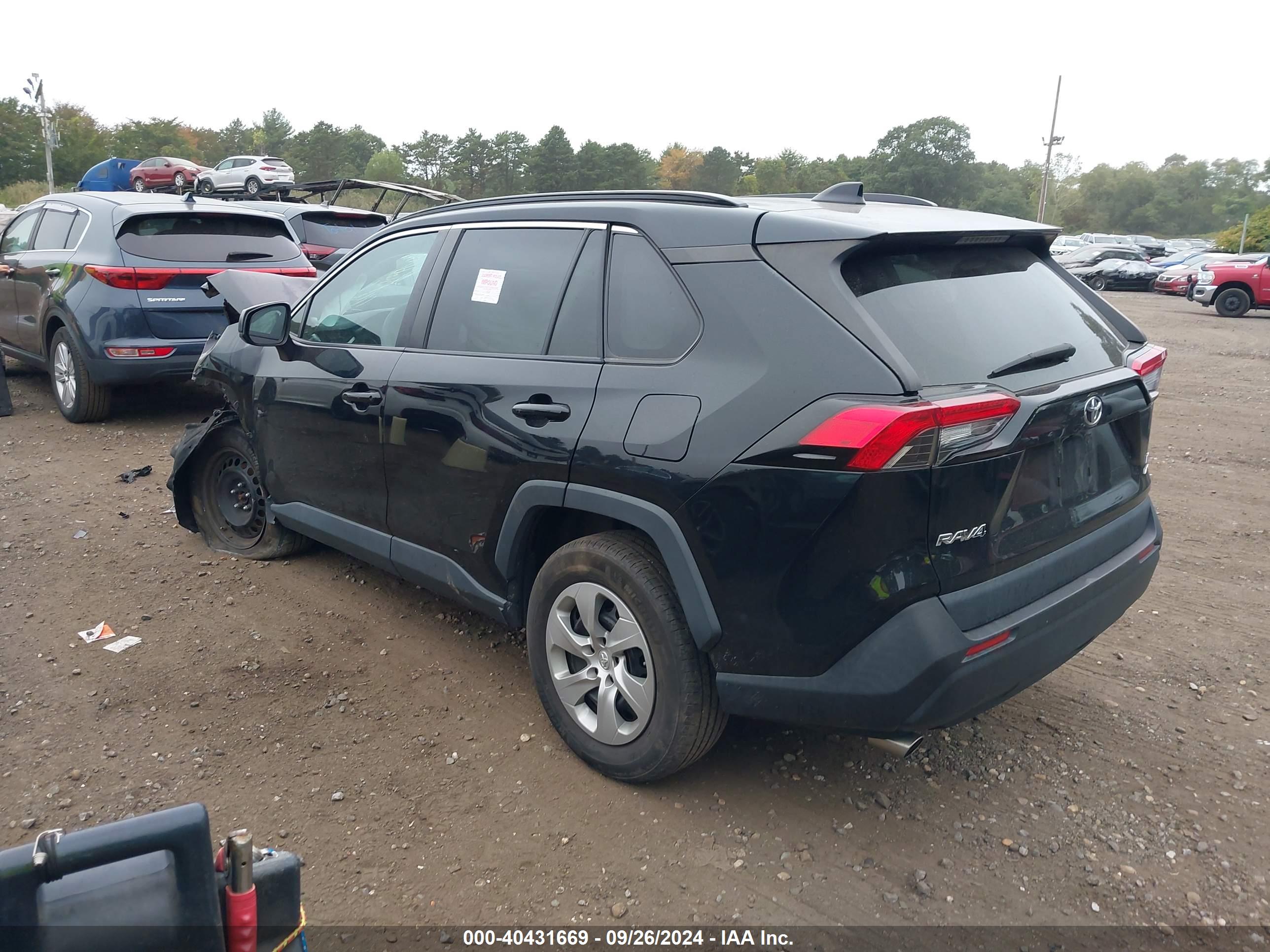 2019 TOYOTA RAV 4 — VIN 2T3F1RFV3KW018666 — photo 3